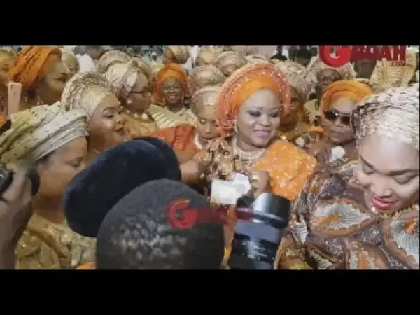 Video: Oyekan Elegushi, Wife, His Mom, Dad And all the Family Members Dance With Joy As They Spray Them Money